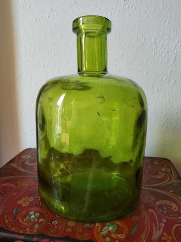 Prachtige grote oude groene fles  beschikbaar voor biedingen