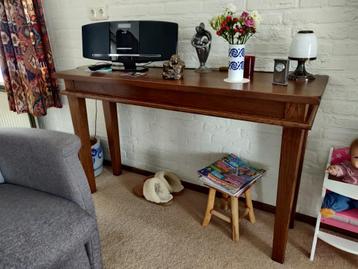 Sidetable beschikbaar voor biedingen