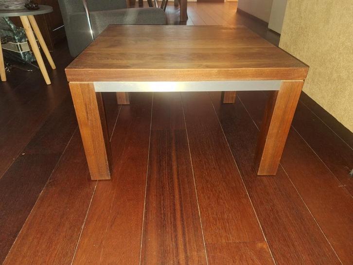 Notenhout salontafel 2 stuks 75 per tafel ook los verkrijgb, Huis en Inrichting, Tafels | Salontafels, Gebruikt, Minder dan 50 cm