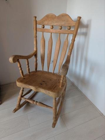 Antieke Houten Schommelstoel beschikbaar voor biedingen