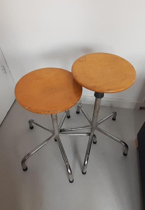Authentieke vintage industriële verstelbare tekenkrukken x 5, Huis en Inrichting, Krukjes, Gebruikt, Hout, In hoogte verstelbaar