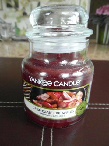 YANKEE CANDLE  "CRISP CAMPFIRE APPLES" Small Jar beschikbaar voor biedingen