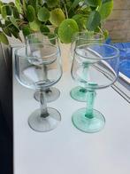 4 Stuks Kleine Wijnglazen met Gekleurde Voet, Verzamelen, Glas en Borrelglaasjes, Ophalen of Verzenden, Zo goed als nieuw, Overige typen