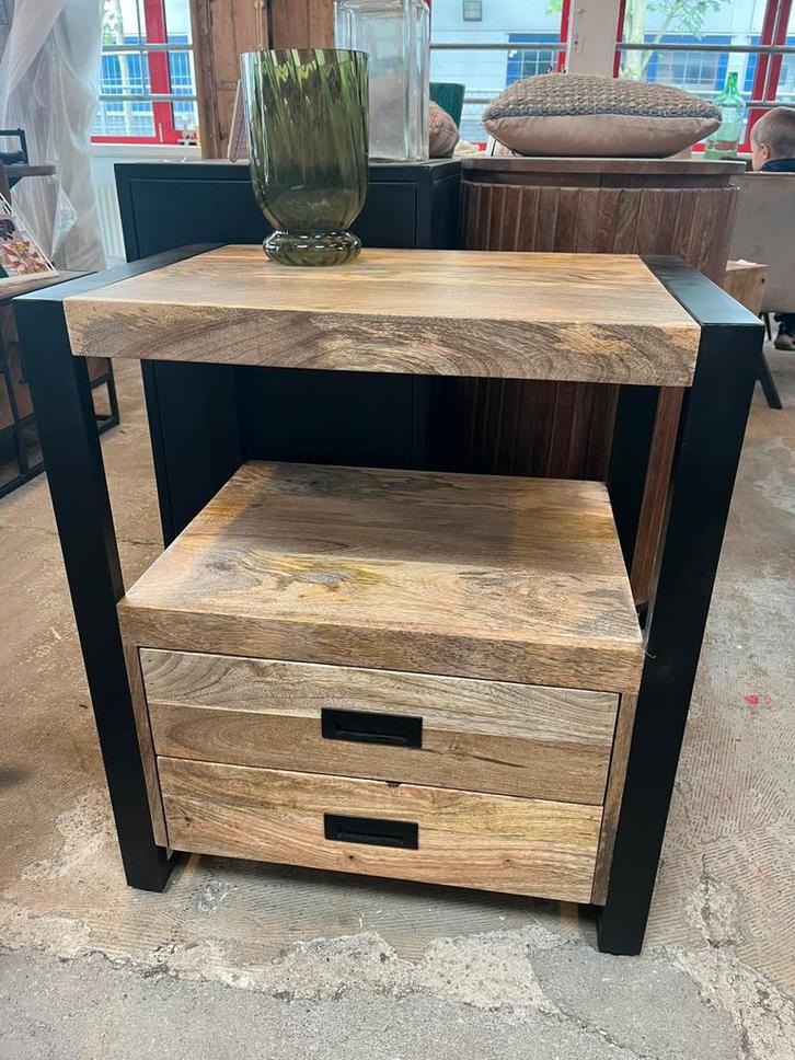 Magazijn leegverkoop ladekast Britt xxl mangohout metal zwar, Huis en Inrichting, Woonaccessoires | Overige, Nieuw, Ophalen of Verzenden