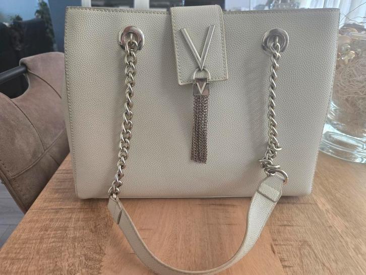 Valentino Handtas Beige - Zo goed als nieuw, Sieraden, Tassen en Uiterlijk, Tassen | Damestassen, Gebruikt, Handtas, Beige, Ophalen of Verzenden