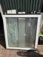 Raamkozijnen, Doe-het-zelf en Verbouw, Kozijnen en Schuifpuien, Kunststof, Raamkozijn, Zo goed als nieuw, Inclusief glas