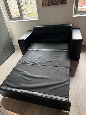 Zwarte slaapbank - comfortabel en praktisch! beschikbaar voor biedingen