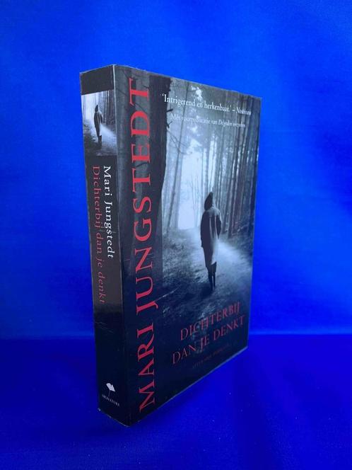 Mari Jungstedt - Dichterbij dan je denkt (nieuw), Boeken, Thrillers, Nieuw, Scandinavië, Ophalen of Verzenden