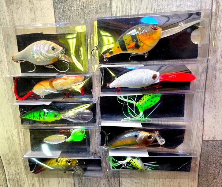 (6) 10 pluggen + 2 Fluorocarbon onderlijnen erbij : (Set6), Watersport en Boten, Hengelsport | Roofvissen, Nieuw, Overige typen