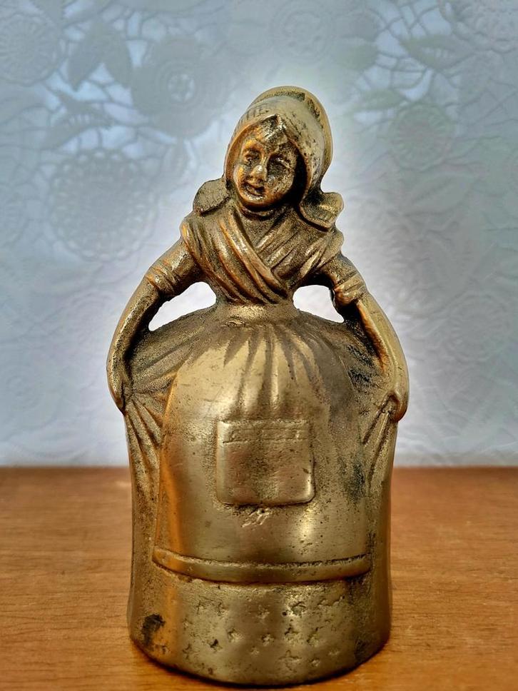 Grote zware koperen bel meisje met laarsjes., Antiek en Kunst, Antiek | Koper en Brons, Koper, Ophalen of Verzenden