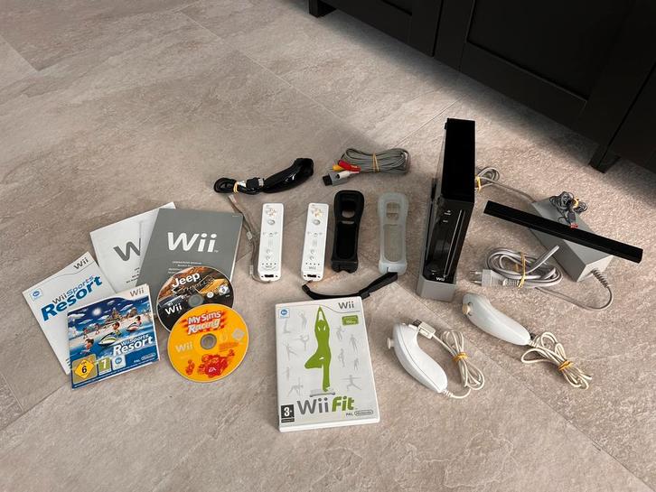 Nintendo Wii zwart met spellen, Spelcomputers en Games, Spelcomputers | Nintendo Wii, Gebruikt, Met 3 controllers of meer, Met games