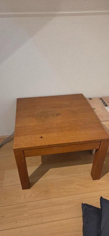 Eikenhouten salontafel met lade beschikbaar voor biedingen