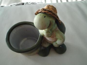 beeldje met bloempotje 12 x 14  beschikbaar voor biedingen