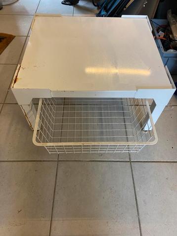 Gratis metalen verhoger voor wasmachine of droger beschikbaar voor biedingen