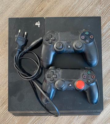 PlayStation 4 met 2 controllers (werkt, met gebruikssporen) beschikbaar voor biedingen