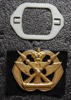 Baretembleem Militair Juridische Dienst, Verzamelen, Militaria | Algemeen, Verzenden, Landmacht, Nederland, Embleem of Badge