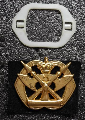 Baretembleem Militair Juridische Dienst beschikbaar voor biedingen