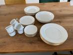 Porseleinen Servies met Gouden Accenten, Ophalen