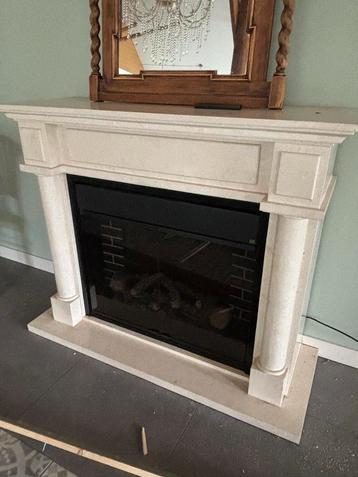 Mooie Kachel met Omkasting beschikbaar voor biedingen