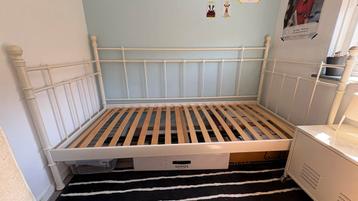 IKEA Tromsnes Bed - Wit Metaal incl. matras beschikbaar voor biedingen