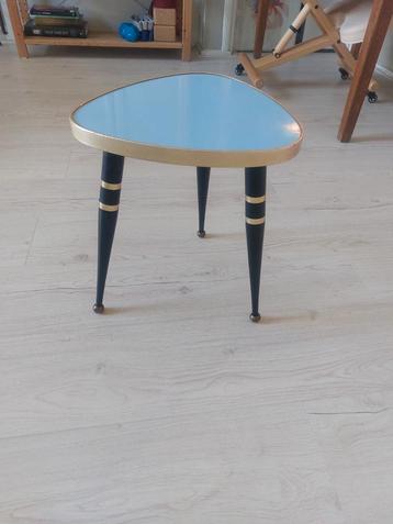 Vintage bijzettafeltje (38cm hoog) beschikbaar voor biedingen