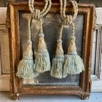 2 licht blauwe embrasses samen €59 *tres jolie Duiven*, Antiek en Kunst, Verzenden