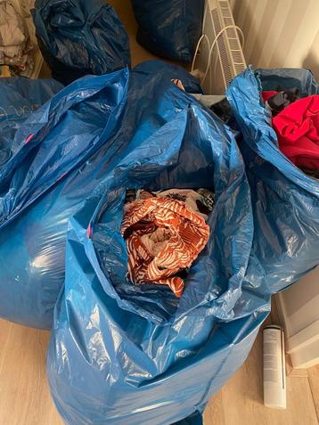 Grote partij merk kleding aangeboden 600 stuks + beschikbaar voor biedingen
