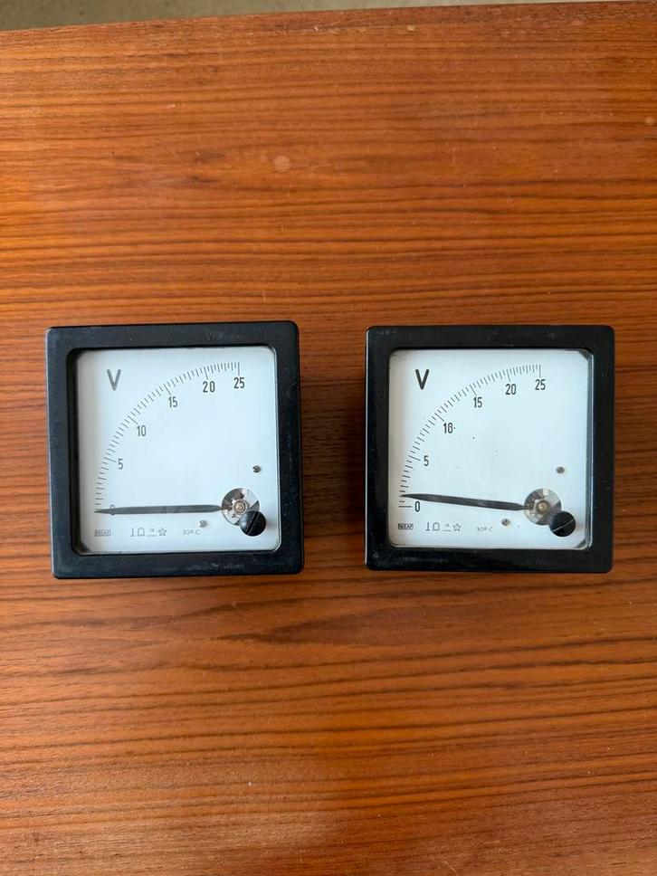 Vintage Voltmeter - Analoog Meetinstrument, Doe-het-zelf en Verbouw, Meetapparatuur, Ophalen of Verzenden