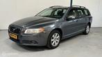 Volvo V70 2.5T Momentum AUTOMAAT / LEER, 2521 cc, Stoelverwarming, Euro 4, 750 kg