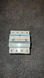 Hager b16 aardlekautomaat, Hobby en Vrije tijd, Elektronica-componenten, Ophalen of Verzenden, Zo goed als nieuw