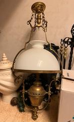 Antiek hang lamp (olielamp) koper/messing met wit glazen kap, Antiek en Kunst, Ophalen