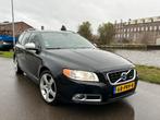 Volvo V70 2.0 T AUT R-Design 2011 | Youngtimer | Zwart, Auto's, 1800 kg, 4 cilinders, Zwart, Stationwagon
