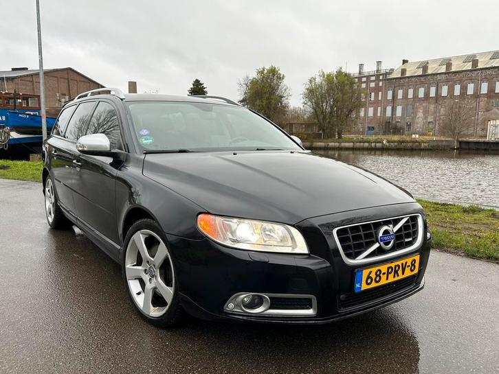 Volvo V70 2.0 T AUT R-Design 2011 | Youngtimer | Zwart, Auto's, Volvo, Particulier, V70, Benzine, C, Stationwagon, Automaat, Origineel Nederlands