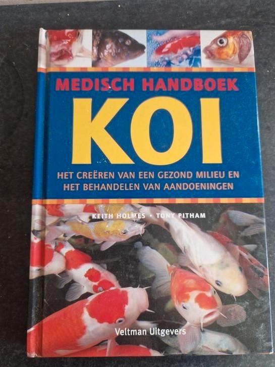 K. Holmes - Medisch handboek Koi hardcover, Boeken, Dieren en Huisdieren, Zo goed als nieuw, Vissen, Ophalen of Verzenden