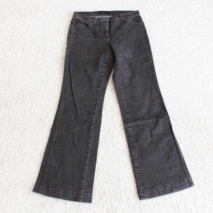 Mooie Flared Brax Broek41 (Maat 38) - 41 € 65,-, Kleding | Dames, Broeken en Pantalons, Zo goed als nieuw, Maat 38/40 (M), Grijs