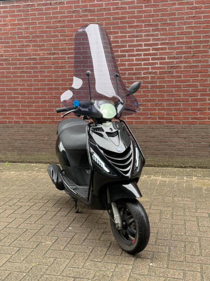 Piaggio Zip, Fietsen en Brommers, Scooters | Piaggio, Zo goed als nieuw, Zip, Benzine, Ophalen