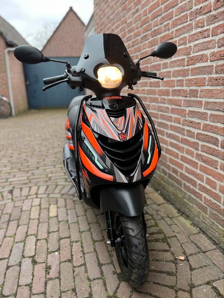 Piaggio zip brom, Fietsen en Brommers, Scooters | Piaggio, Zo goed als nieuw, Zip, Ophalen