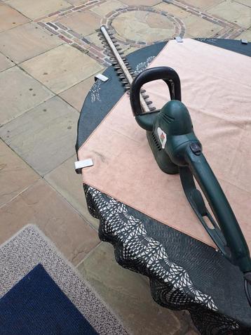 te koop 2 verschillende type heggen scharen   ingst  beschikbaar voor biedingen