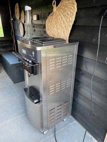 Softijsmachine Ice Cream Maker 3 Smaken Ijs Machine beschikbaar voor biedingen