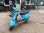 Vespa blauw, Fietsen en Brommers, Scooters | Vespa, Ophalen, Zo goed als nieuw, Benzine
