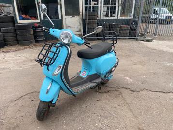 Vespa blauw beschikbaar voor biedingen