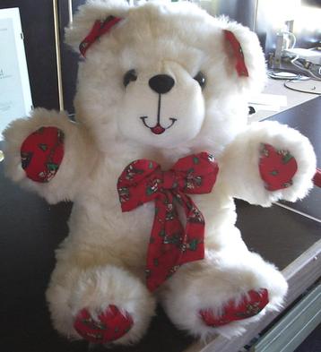 Supermooie, grote, lieve, zachte kerst knuffelbeer beschikbaar voor biedingen