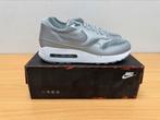 Nike Air Max 1 Metallic Silver Cool Grey 44 Nieuw, Overige kleuren, Nike, Nieuw, Ophalen of Verzenden