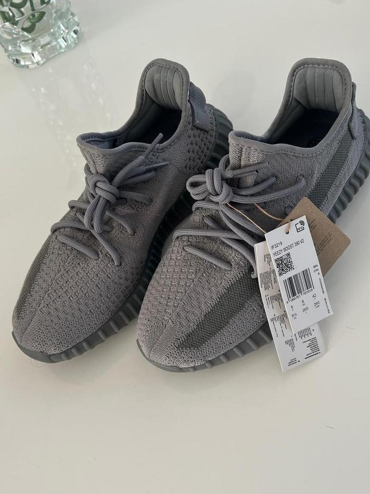 ADIDAS YEEZY 350 V2 GREY, Kleding | Heren, Schoenen, Zo goed als nieuw, Overige kleuren, Ophalen of Verzenden