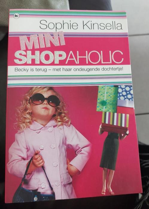 Deel 6: Mini Shopaholic ( Sophie Kinsella) Shopaholic- serie, Boeken, Chicklit, Zo goed als nieuw, Ophalen of Verzenden