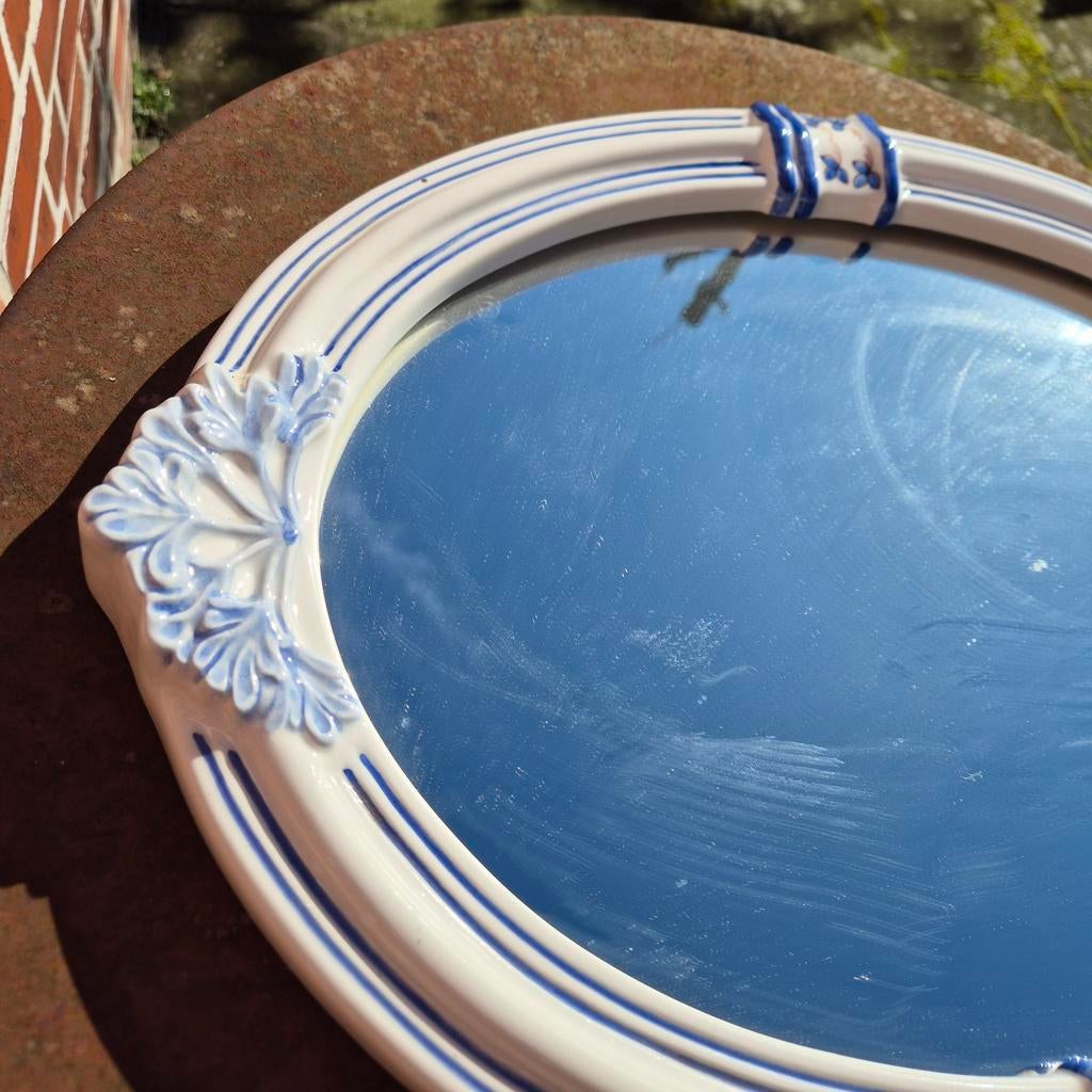 Ovale spiegel met porseleinen rand, blauw decor 52hx42br, Ophalen, Minder dan 50 cm, Zo goed als nieuw, Minder dan 100 cm