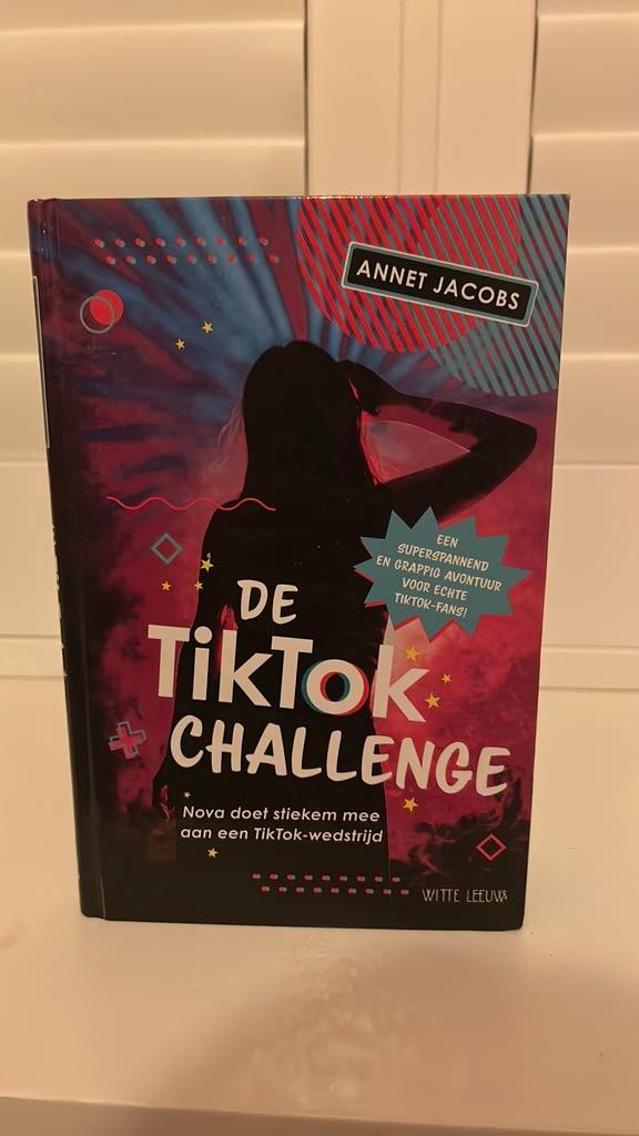 De tiktok challange (kinderboek), Ophalen of Verzenden, Zo goed als nieuw