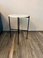 Marble side table. Minimalistisch bijzettafeltje - Marmer, 45 tot 60 cm, Minder dan 55 cm, Gebruikt, Metaal of Aluminium