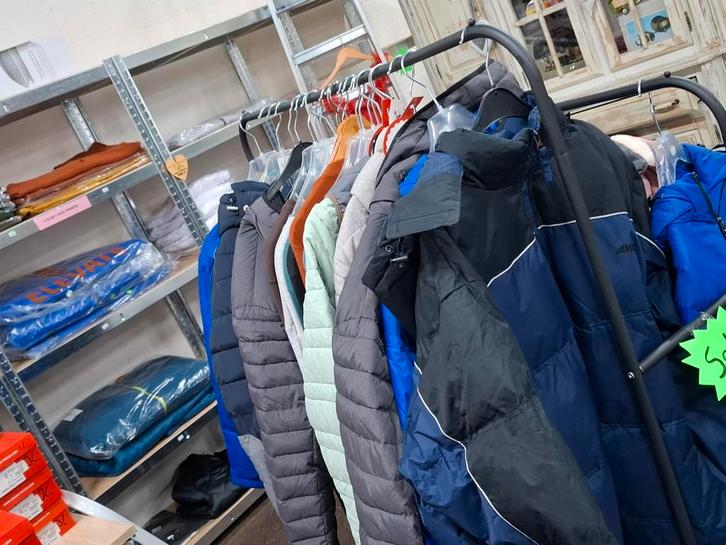 Partij (93 stuks) nieuwe merkkleding maat XL en XXL nu 450!!, Diversen, Rommelmarktspullen, Nieuw, Ophalen