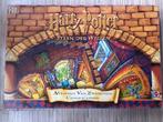 Harry Potter Mysterie van Zweinstein - Cluedo variant, Drie of vier spelers, Ophalen of Verzenden, Zo goed als nieuw